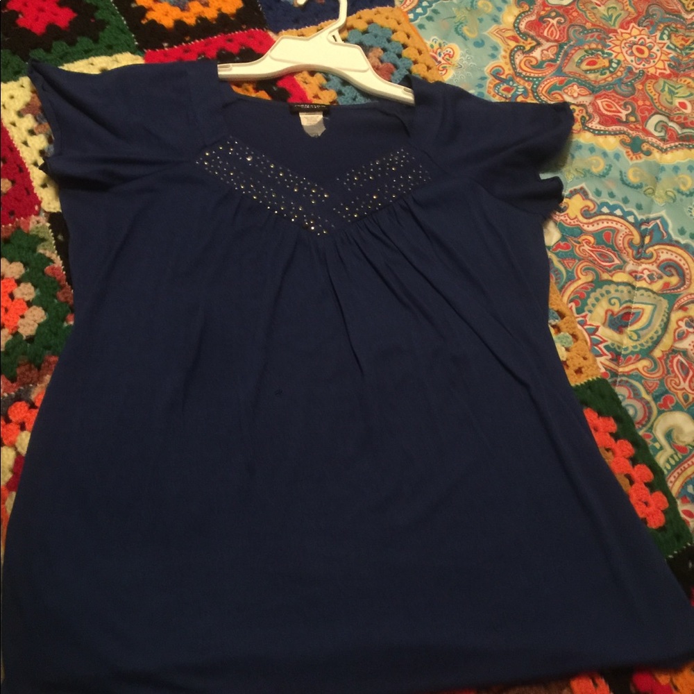 Blue s/s top with bling by v neck - med